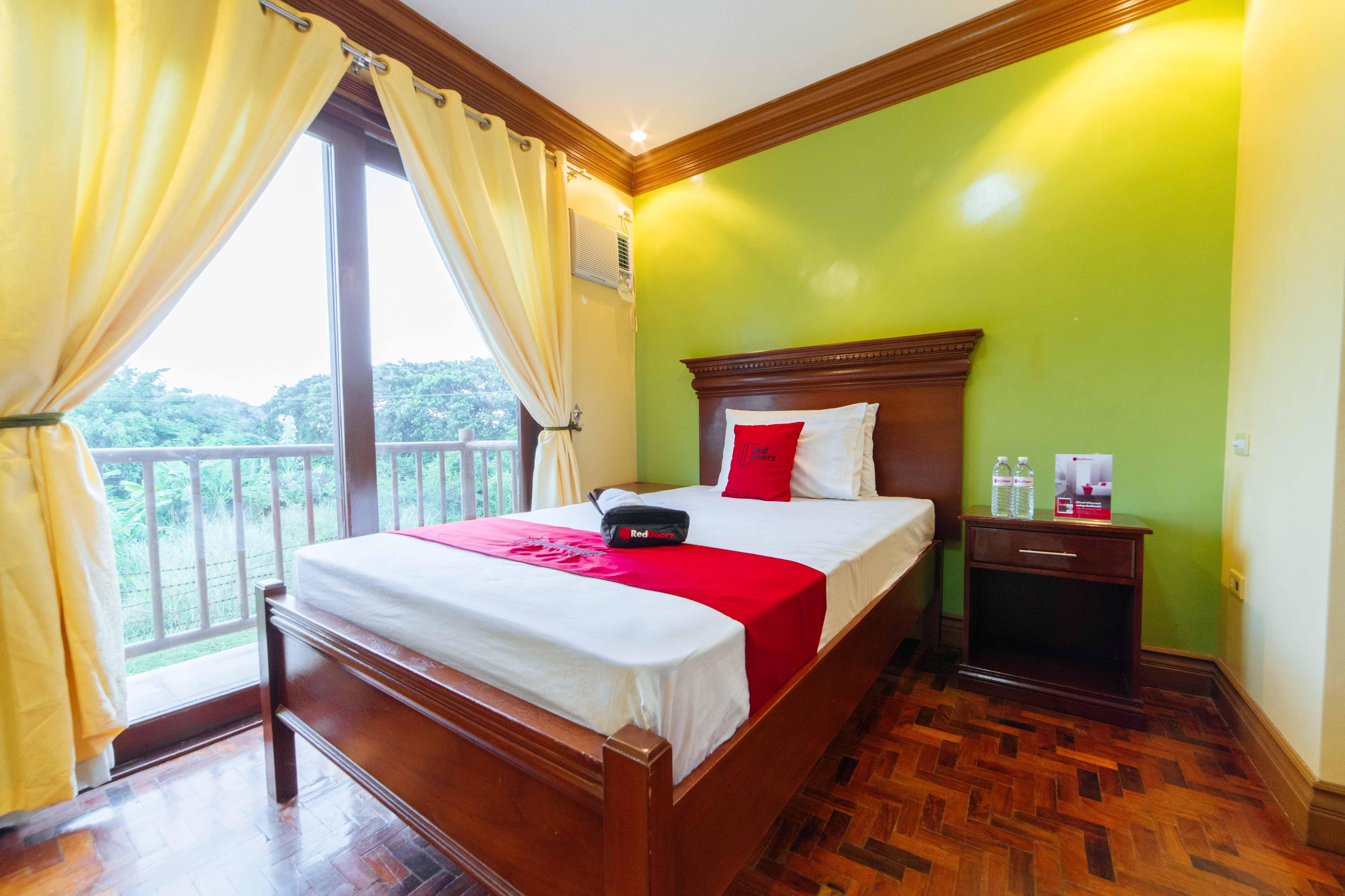 เรดดอร์ซ พลัส แอท สตาร์โฮม โอลิเวียนวิลล์ Hotel Tarlac City ภายนอก รูปภาพ