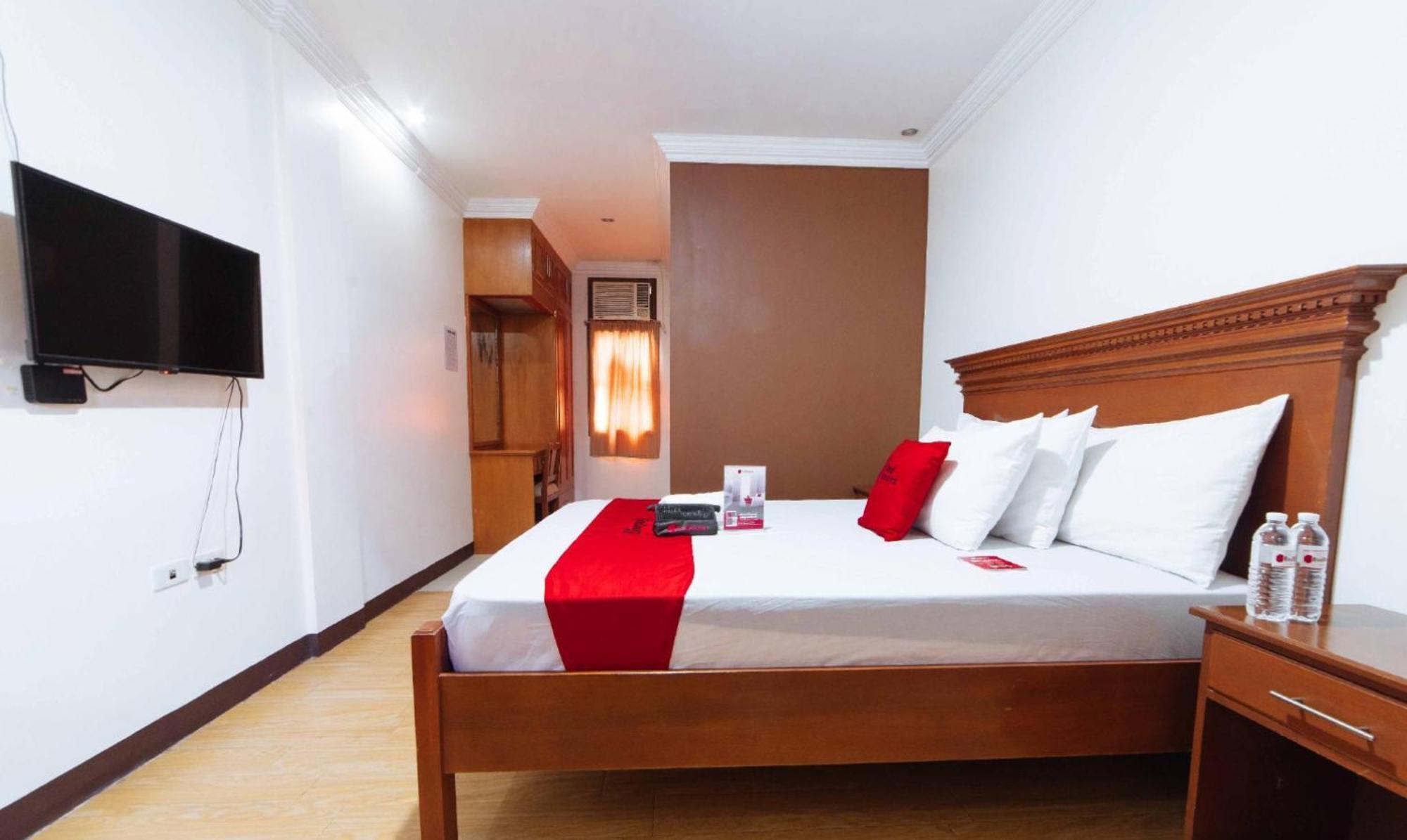 เรดดอร์ซ พลัส แอท สตาร์โฮม โอลิเวียนวิลล์ Hotel Tarlac City ภายนอก รูปภาพ
