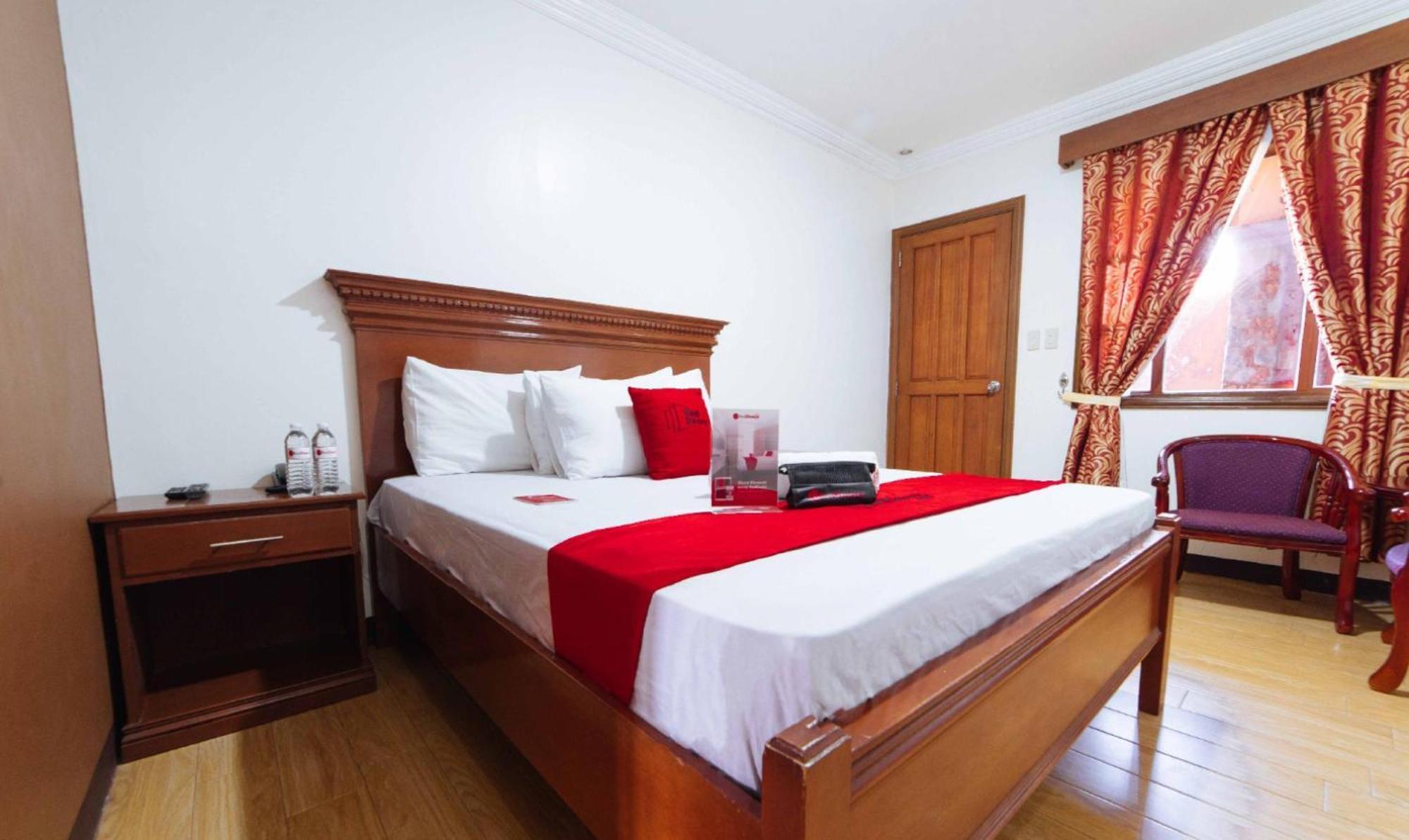 เรดดอร์ซ พลัส แอท สตาร์โฮม โอลิเวียนวิลล์ Hotel Tarlac City ภายนอก รูปภาพ