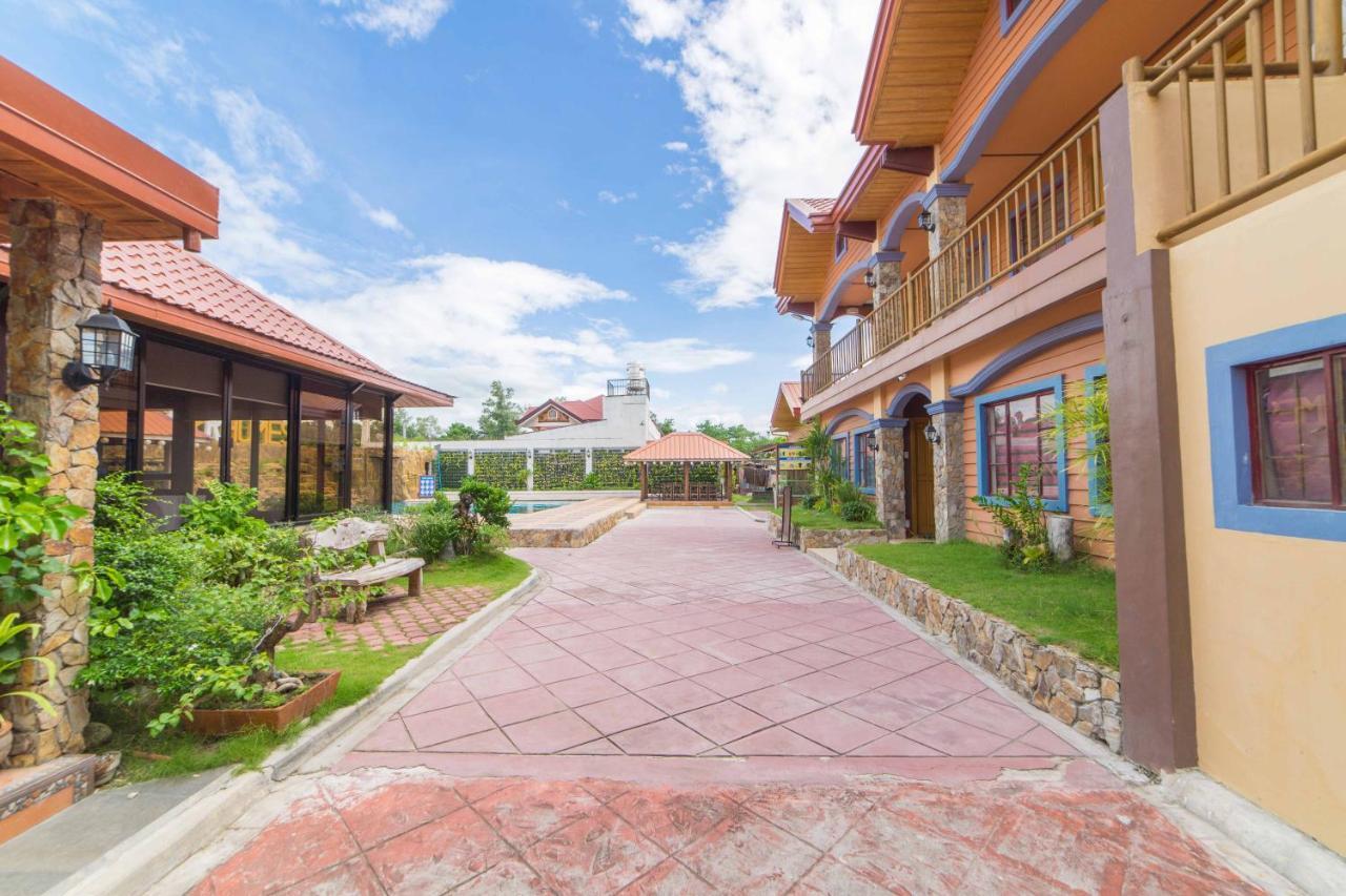เรดดอร์ซ พลัส แอท สตาร์โฮม โอลิเวียนวิลล์ Hotel Tarlac City ภายนอก รูปภาพ