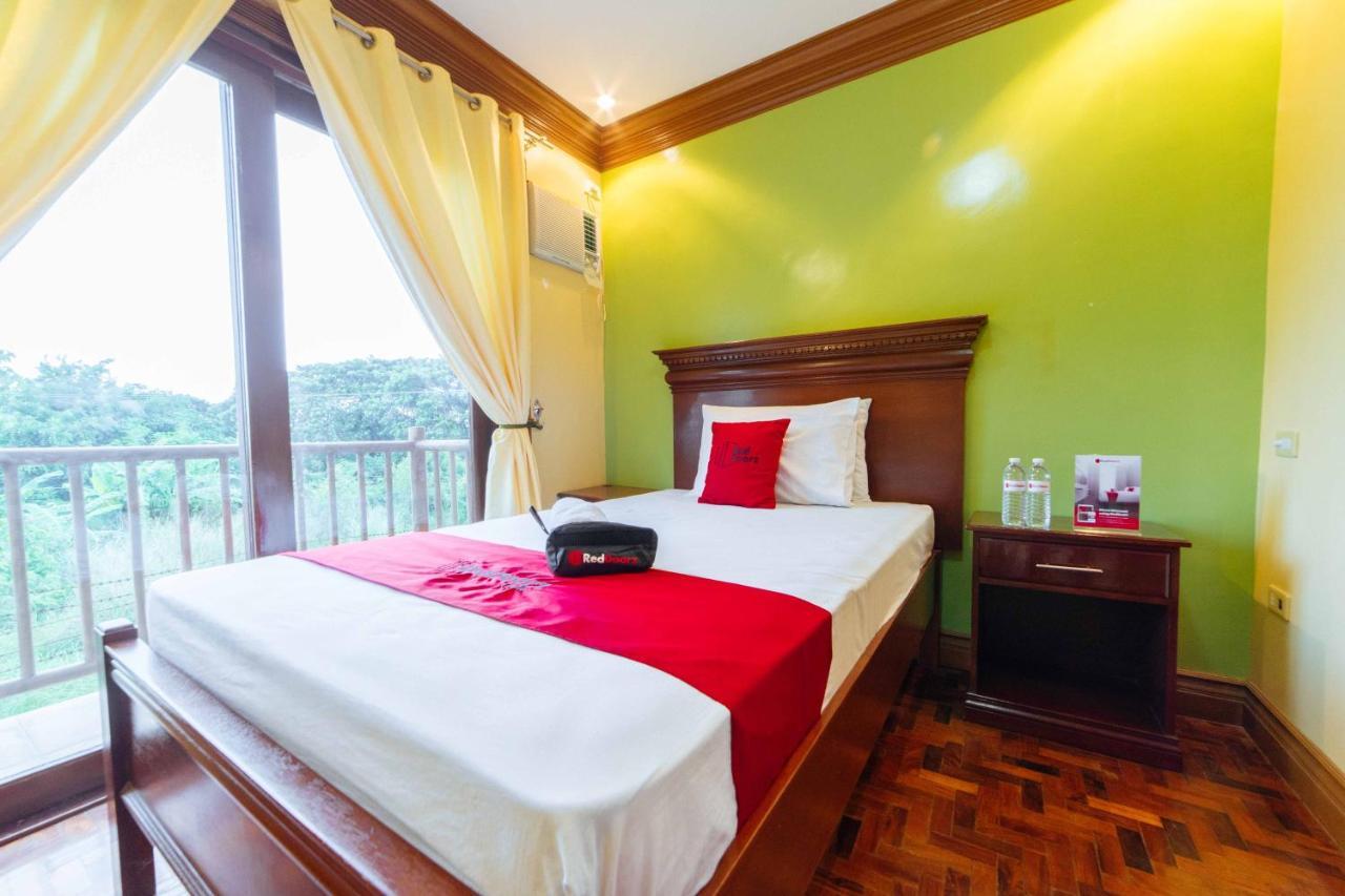 เรดดอร์ซ พลัส แอท สตาร์โฮม โอลิเวียนวิลล์ Hotel Tarlac City ภายนอก รูปภาพ