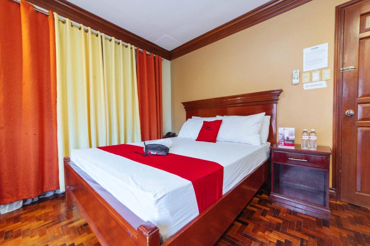 เรดดอร์ซ พลัส แอท สตาร์โฮม โอลิเวียนวิลล์ Hotel Tarlac City ภายนอก รูปภาพ