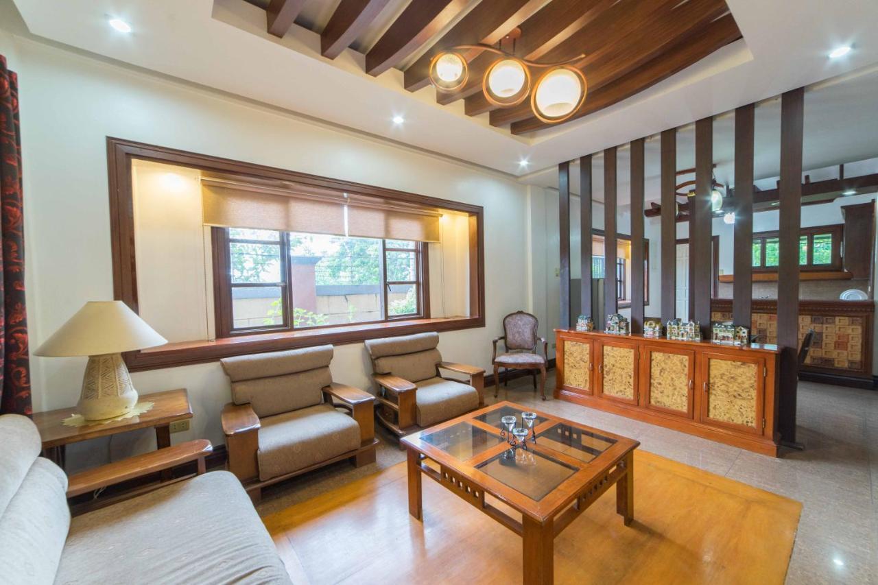 เรดดอร์ซ พลัส แอท สตาร์โฮม โอลิเวียนวิลล์ Hotel Tarlac City ภายนอก รูปภาพ